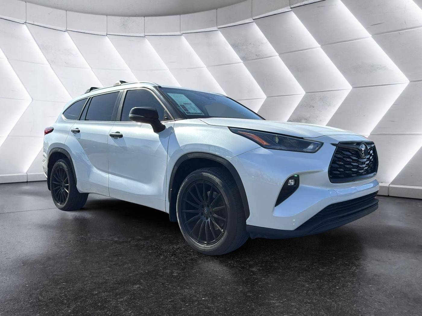 2023 Toyota Highlander XLE — SUV — 29,083 mi — Mesa, AZ