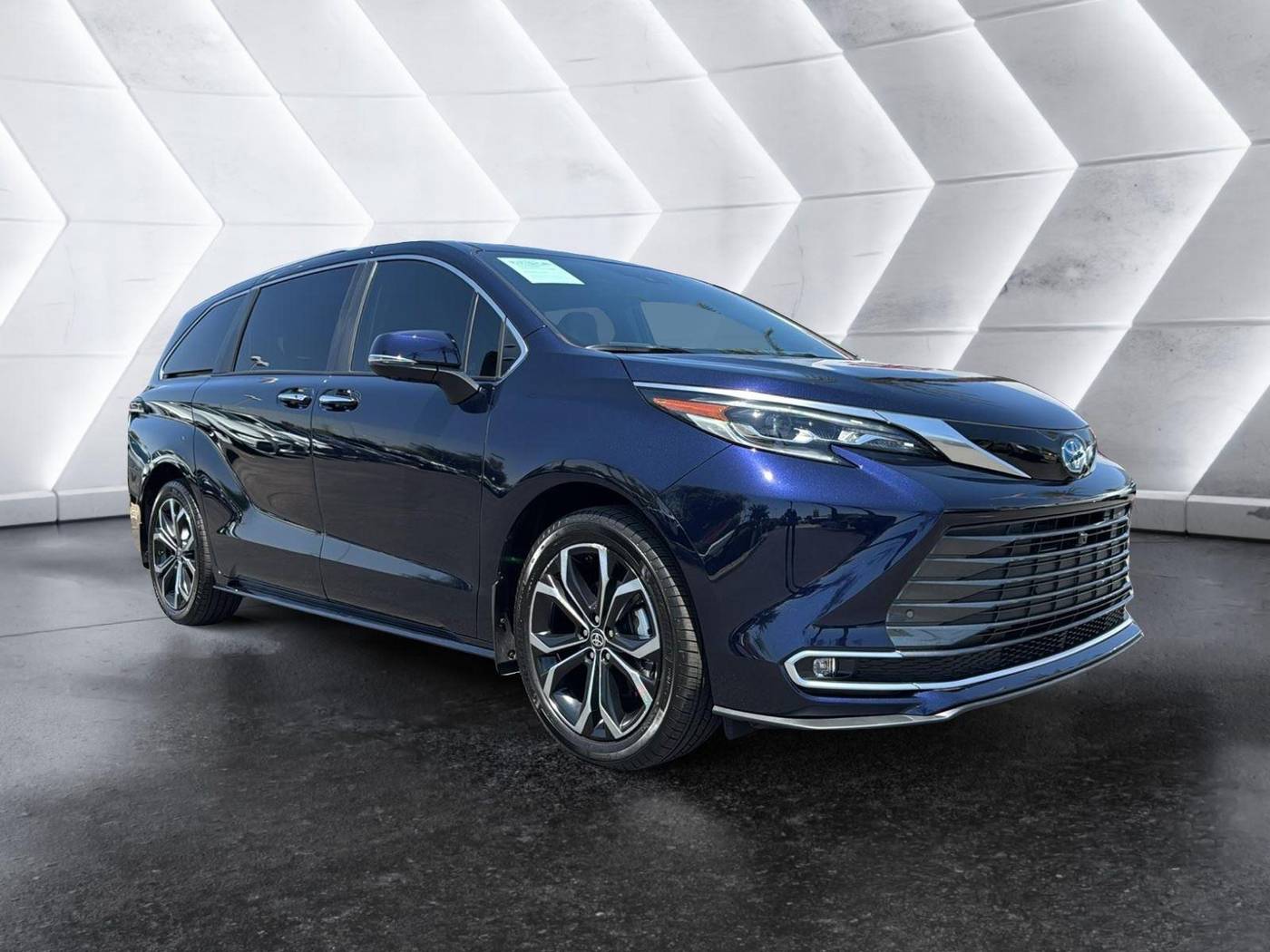 2025 Toyota Sienna Platinum — Minivan — 5,386 mi — Mesa, AZ