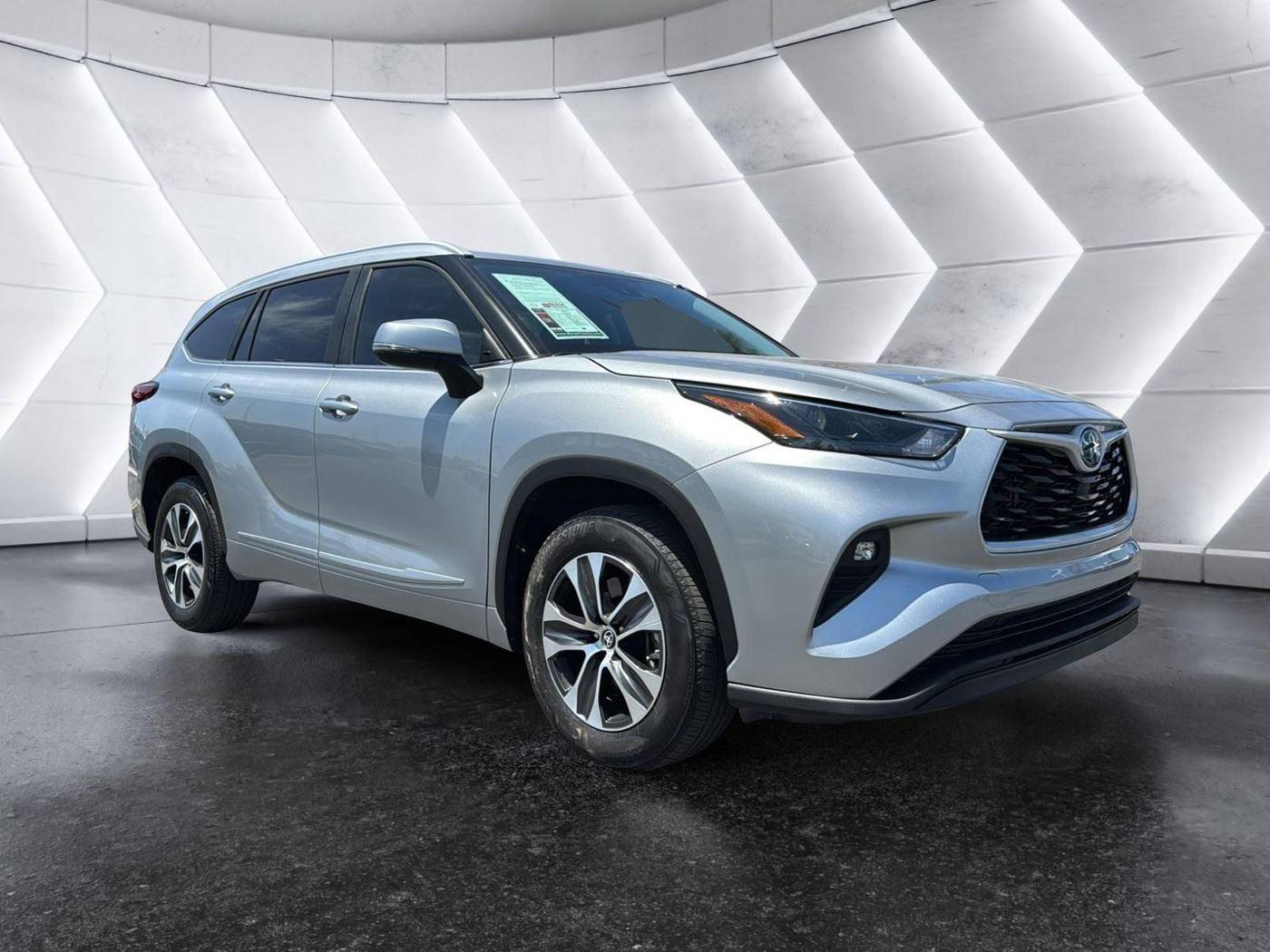 2023 Toyota Highlander Hybrid XLE — SUV — 15,000 mi — Mesa, AZ