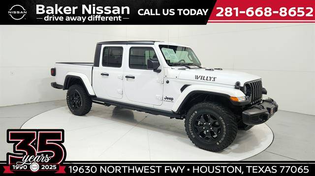 2022 Jeep Gladiator Willys — Pickup Truck — 26,496 mi — Houston, TX