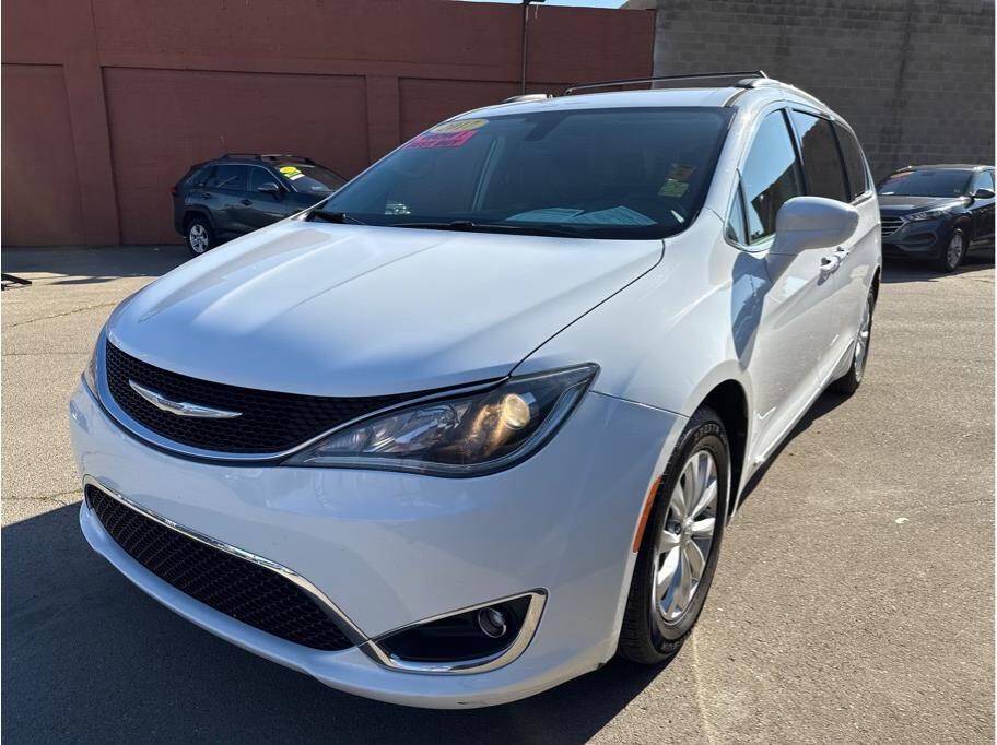 2017 Chrysler Pacifica Touring L — Minivan — 104,590 mi — Fresno, CA