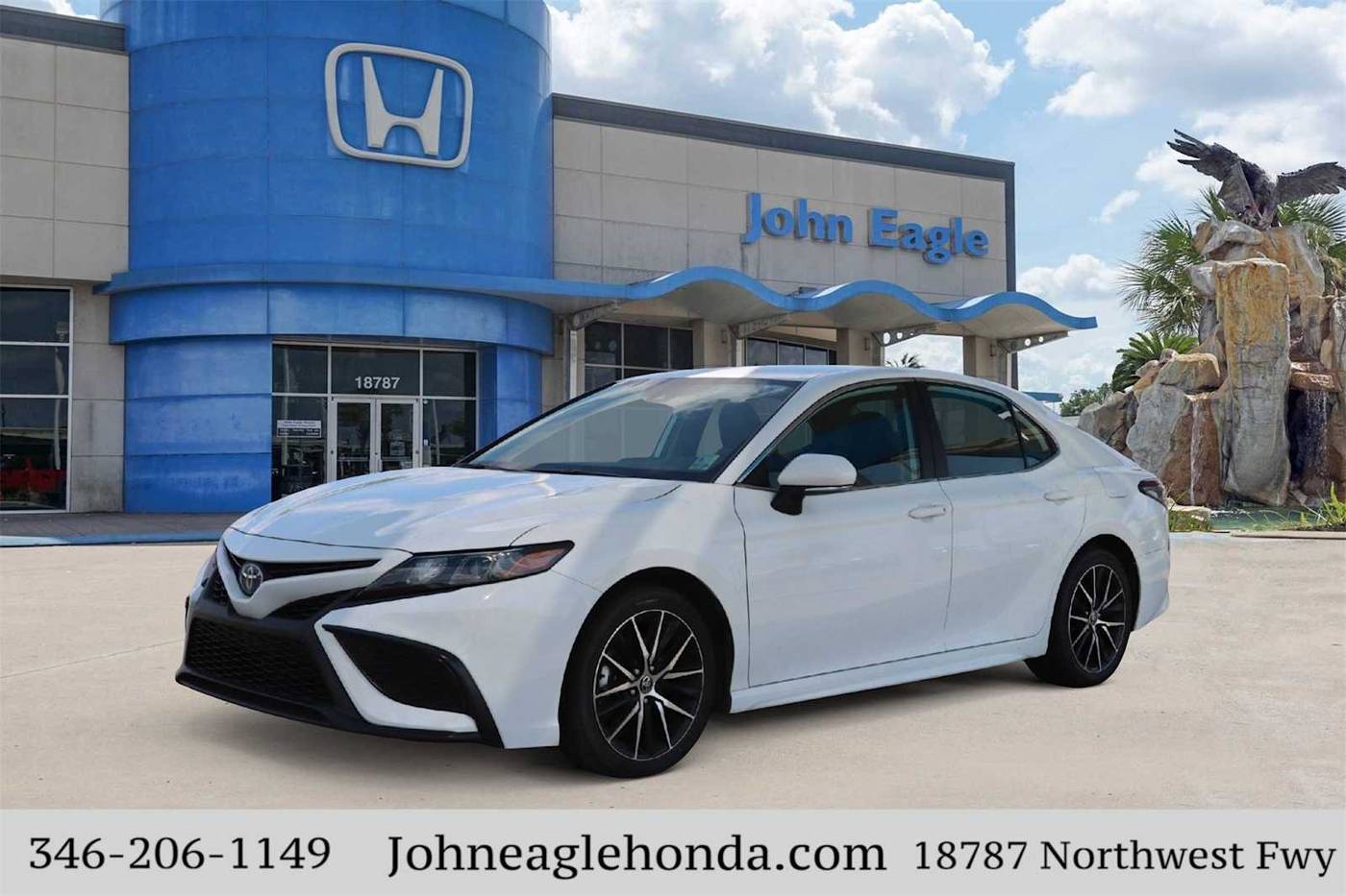 2022 Toyota Camry Hybrid SE — Sedan — 30,794 mi — Houston, TX