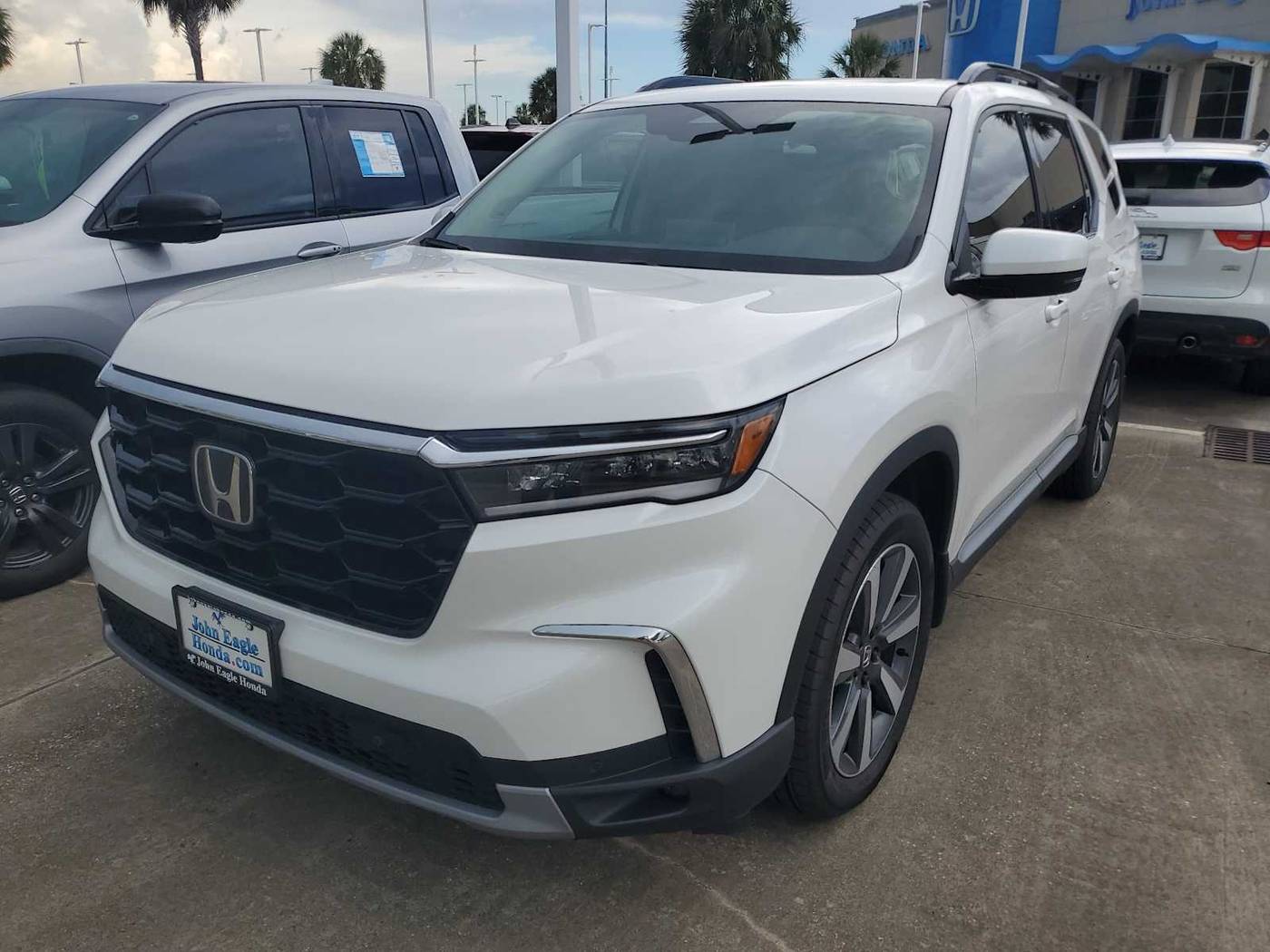 2025 Honda Pilot Touring — SUV — 2,105 mi — Houston, TX