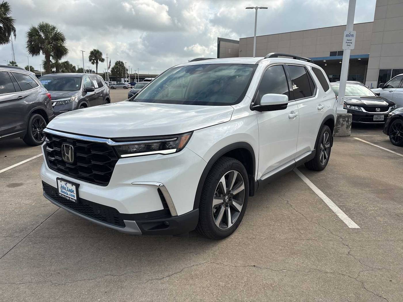 2025 Honda Pilot Touring — SUV — 5,985 mi — Houston, TX