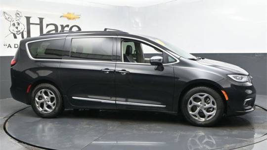 2022 Chrysler Pacifica Limited — Minivan — 64,411 mi — Noblesville, IN