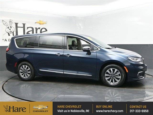 2023 Chrysler Pacifica Hybrid Limited — Minivan — 45,277 mi — Noblesville, IN
