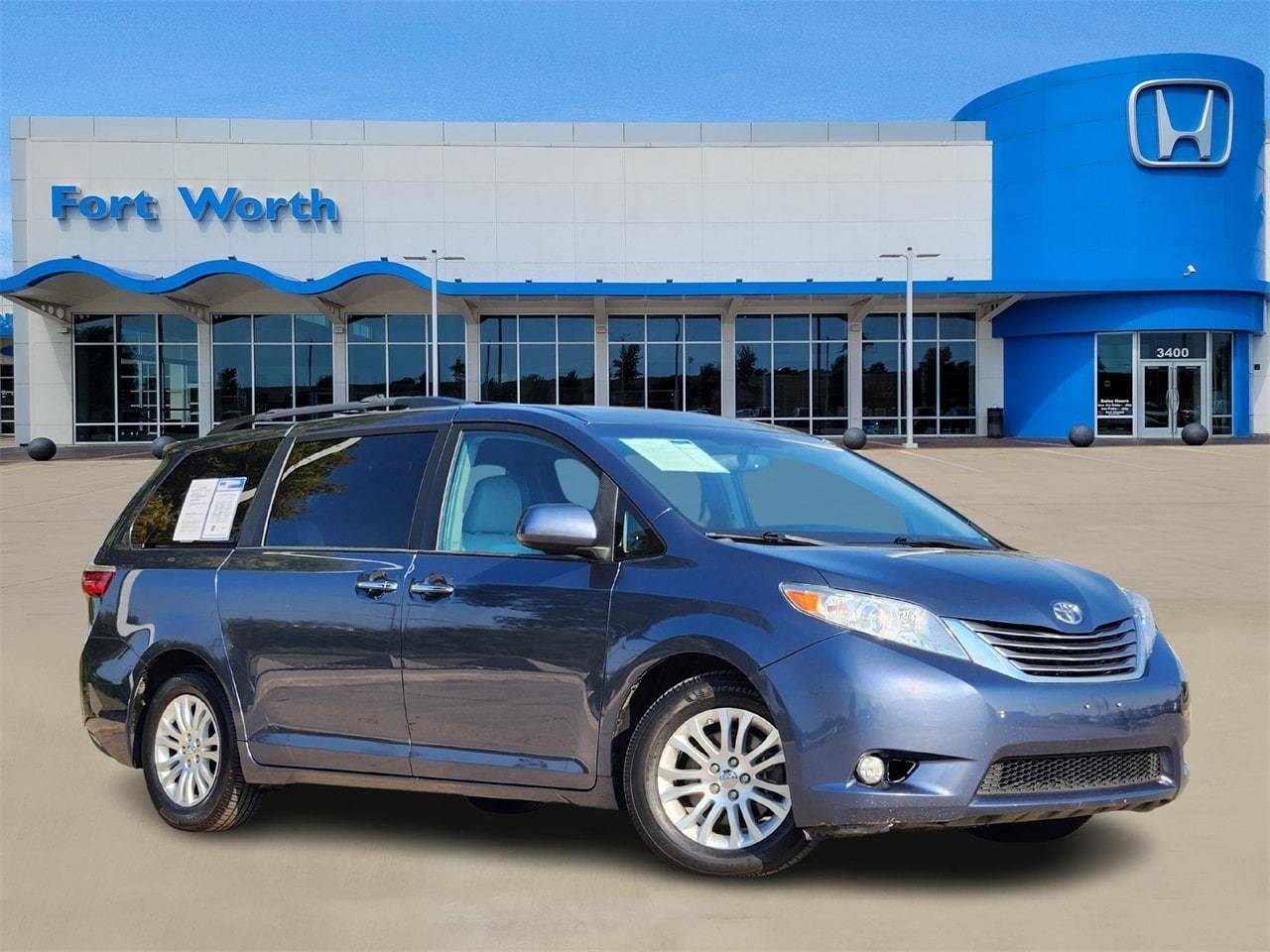2017 Toyota Sienna XLE — Minivan — 141,500 mi — Fort Worth, TX