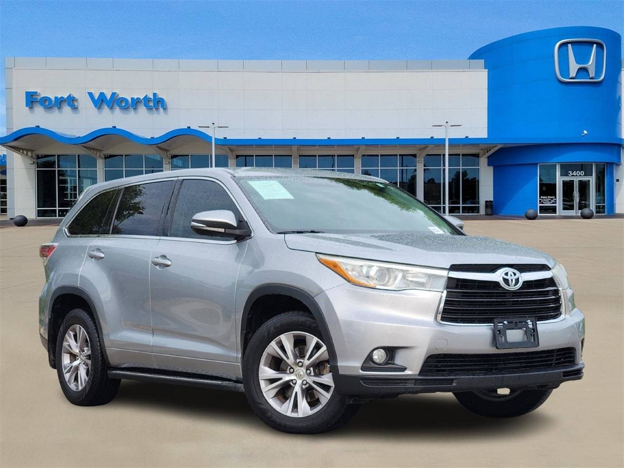 2015 Toyota Highlander LE V6 — SUV — 102,101 mi — Fort Worth, TX