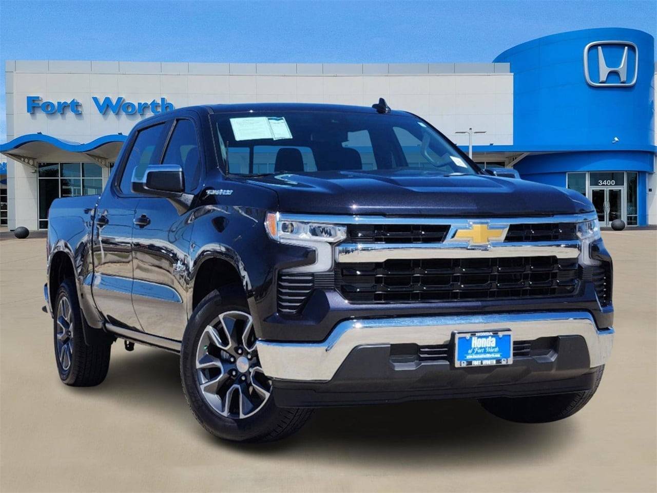 2024 Chevrolet Silverado 1500 LT — Pickup Truck — 8,889 mi — Fort Worth, TX