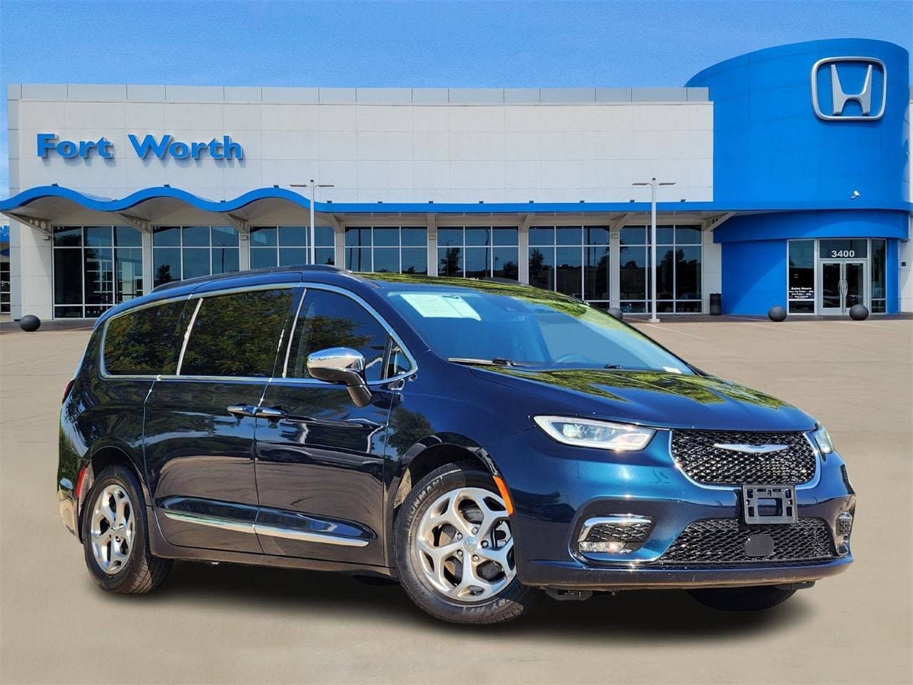 2023 Chrysler Pacifica Limited — Minivan — 75,996 mi — Fort Worth, TX