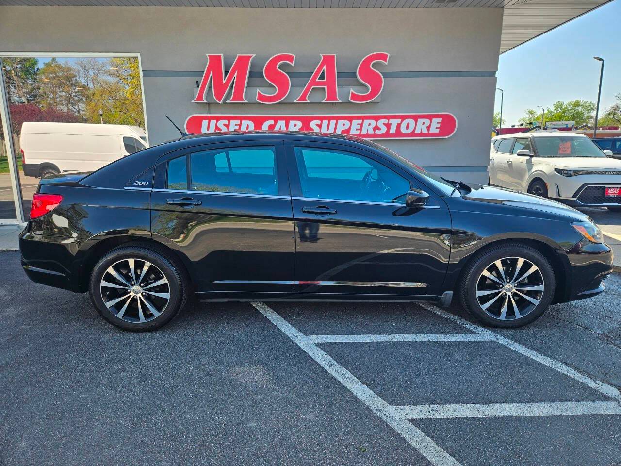 2014 Chrysler 200 Touring — Sedan — 81,386 mi — Grand Island, NE