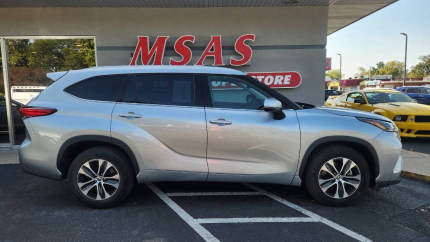 2022 Toyota Highlander XLE — SUV — 52,593 mi — Grand Island, NE