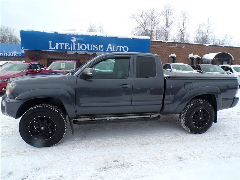 2015 Toyota Tacoma Base — Pickup Truck — 103,438 mi — Lakewood, NY