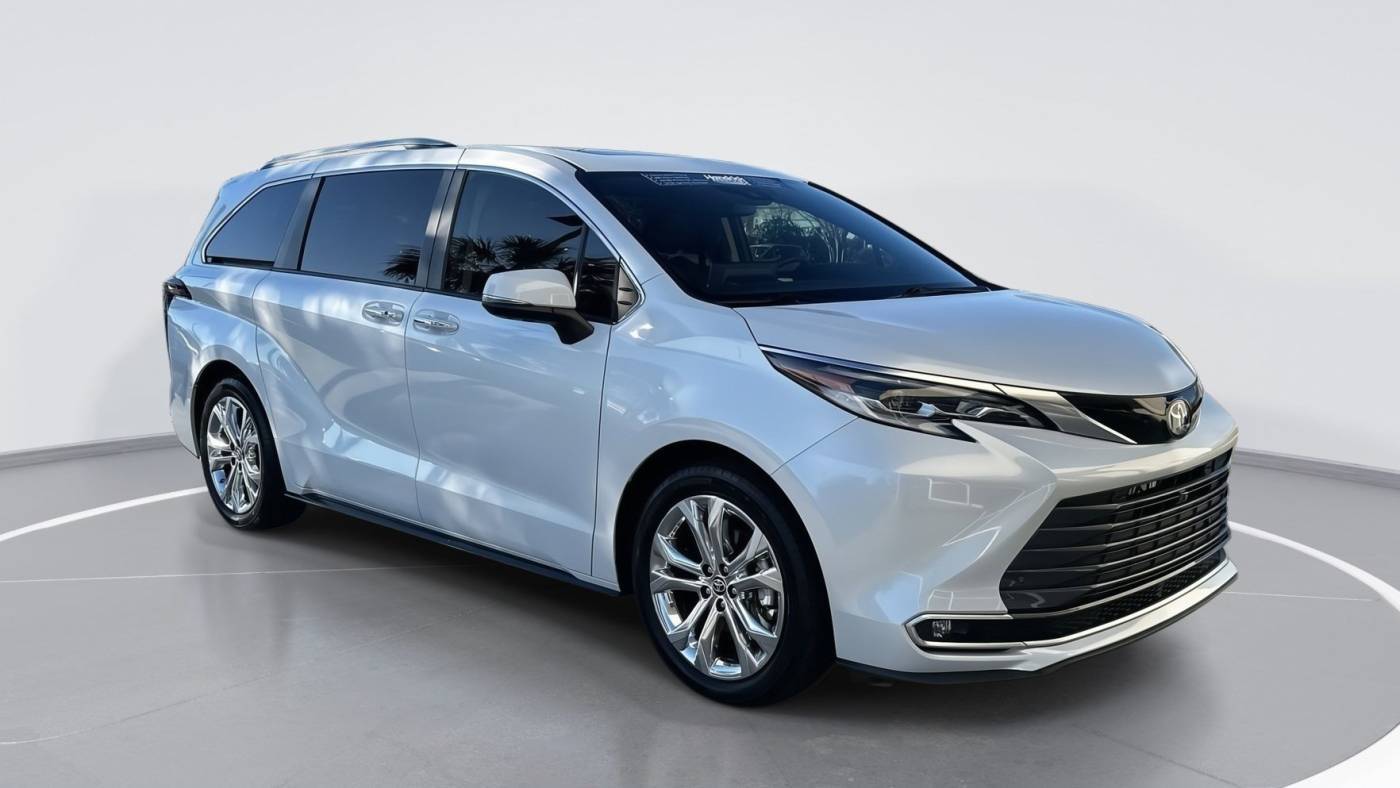 2022 Toyota Sienna Platinum — Minivan — 18,739 mi — Wilmington, NC