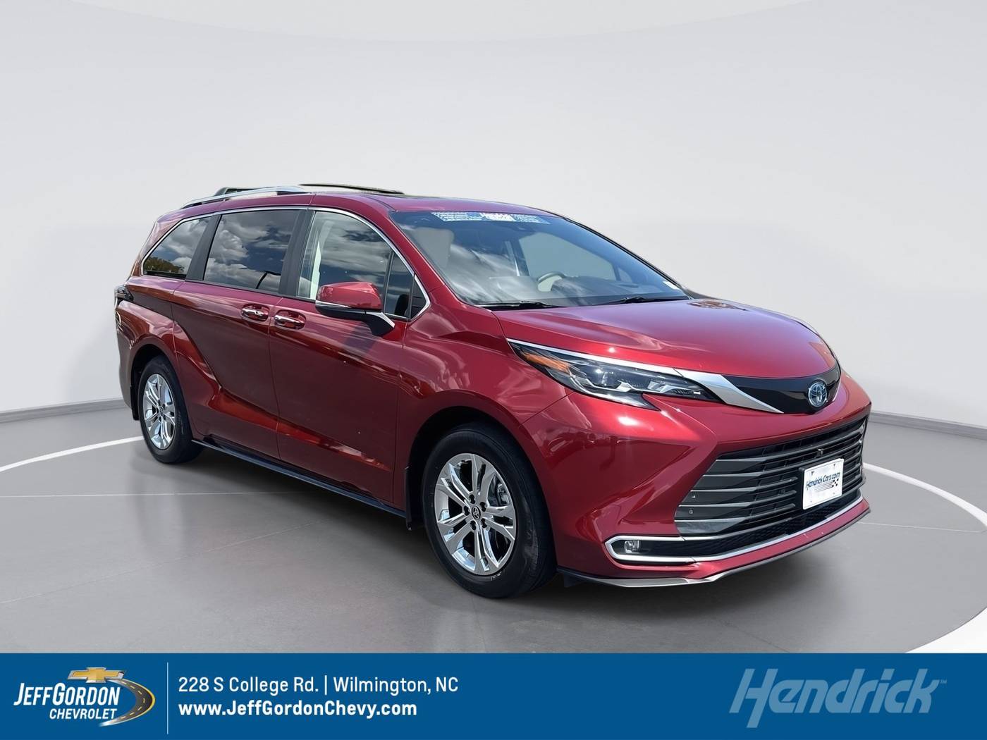 2024 Toyota Sienna Platinum — Minivan — 21,188 mi — Wilmington, NC