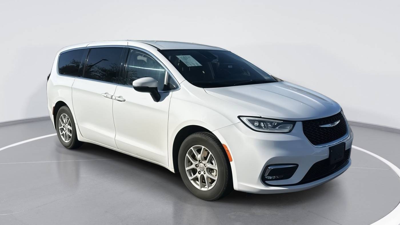 2023 Chrysler Pacifica Touring L — Minivan — 61,372 mi — Wilmington, NC