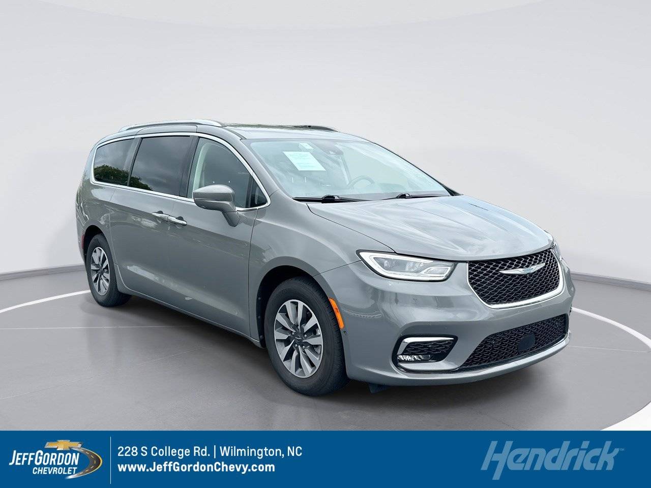 2021 Chrysler Pacifica Hybrid Touring L — Minivan — 66,787 mi — Wilmington, NC