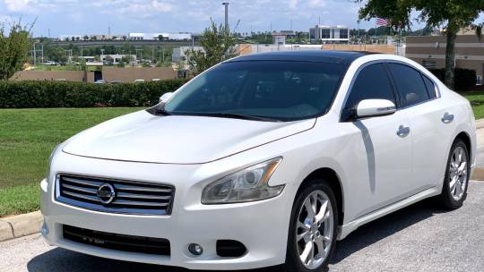 white nissan maxima 2013