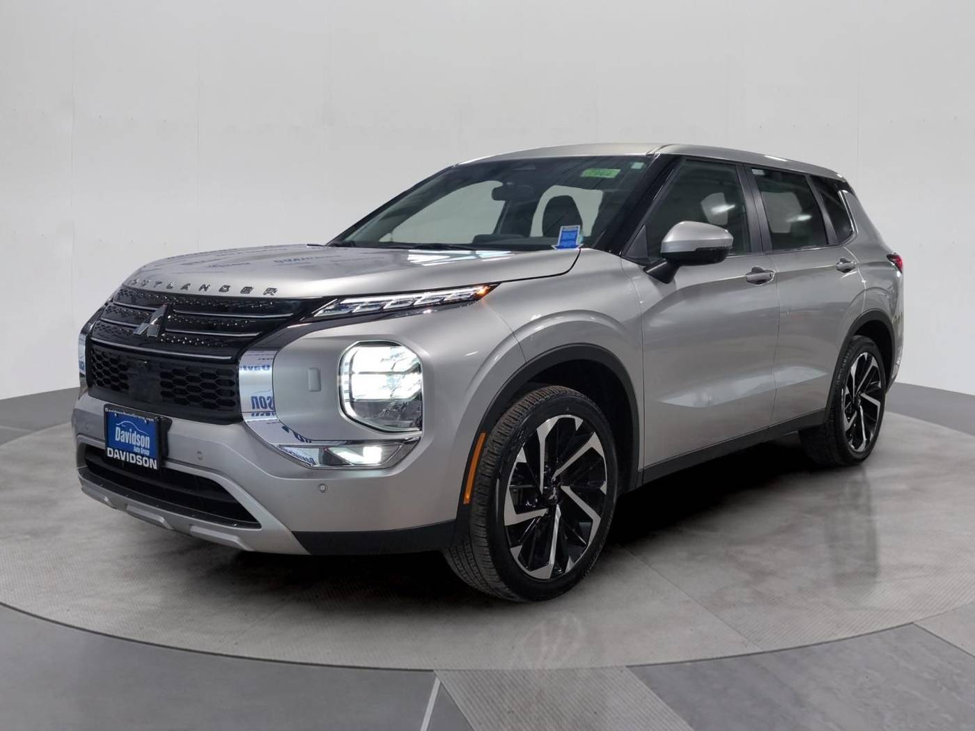 2023 Mitsubishi Outlander SE — SUV — 28,484 mi — Watertown, NY