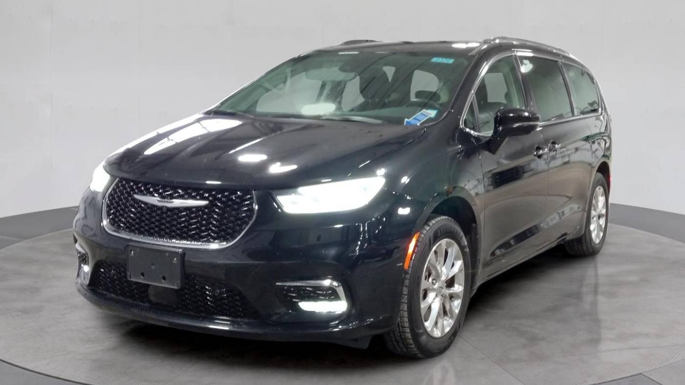 2021 Chrysler Pacifica Touring L — Minivan — 32,972 mi — Watertown, NY
