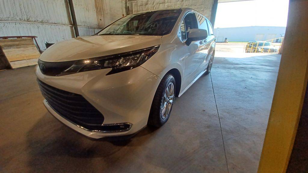 2022 Toyota Sienna XLE — Minivan — 94,487 mi — Chillicothe, OH