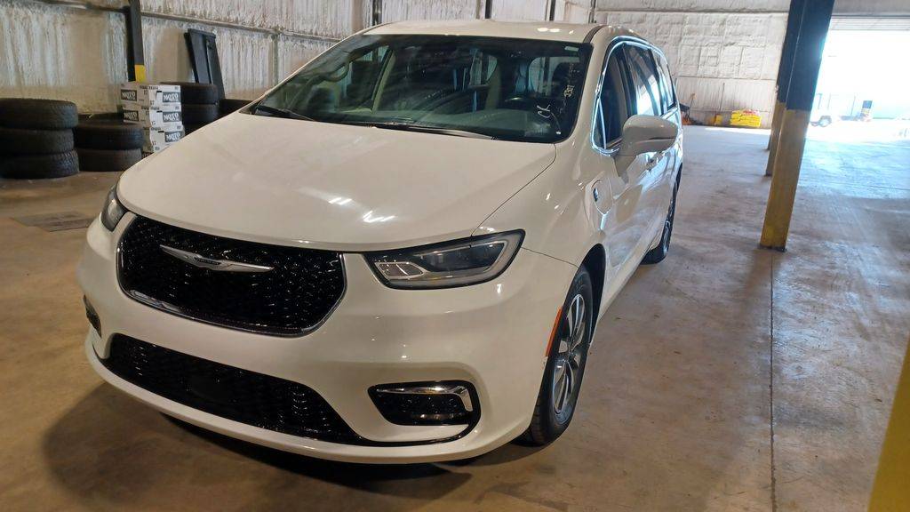 2022 Chrysler Pacifica Hybrid Touring L — Minivan — 82,429 mi — Chillicothe, OH