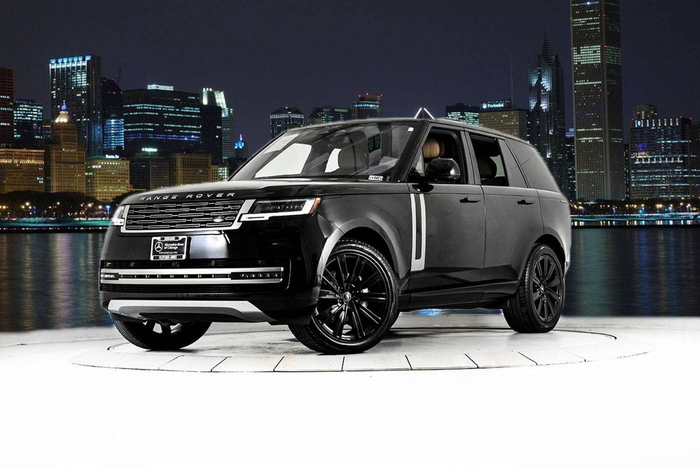 2023 Land Rover Range Rover SE — SUV — 28,044 mi — Chicago, IL