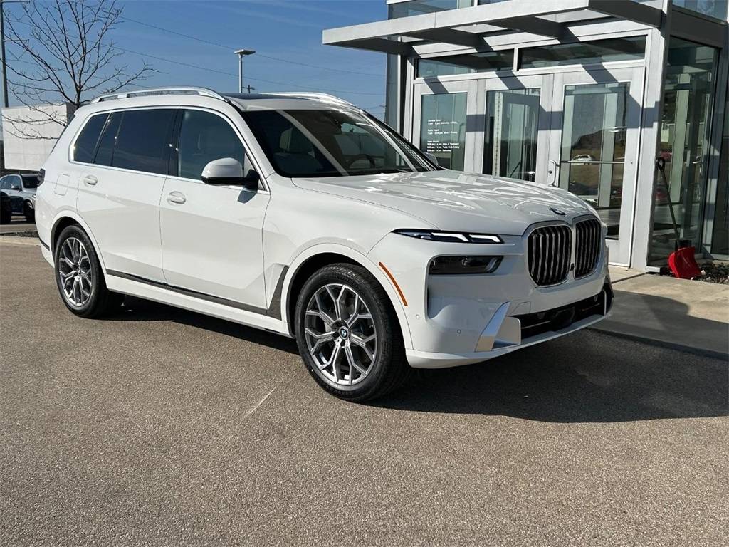 2025 BMW X7 40i — SUV — 3,300 mi — Madison, WI