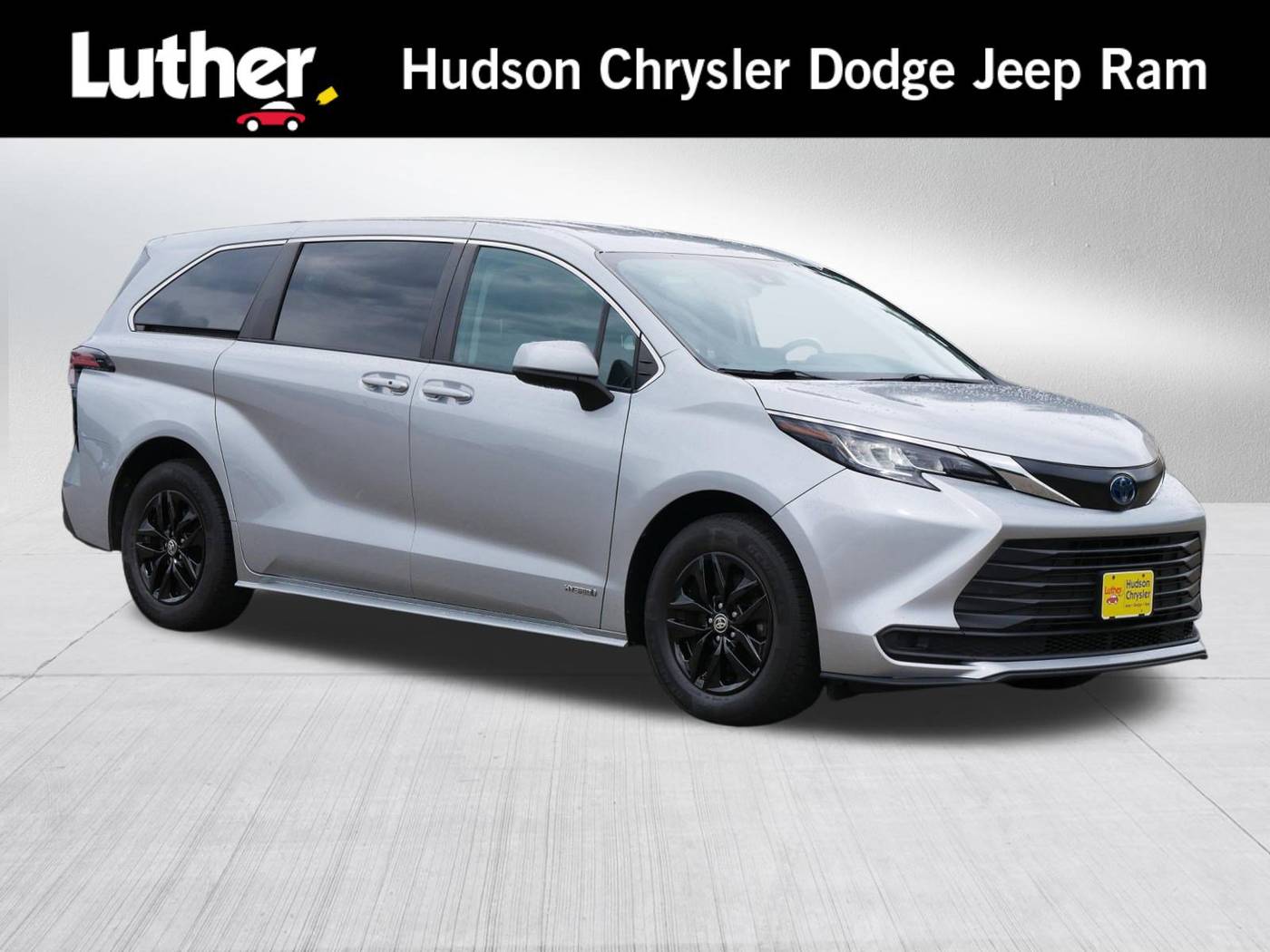2021 Toyota Sienna LE — Minivan — 118,623 mi — Hudson, WI