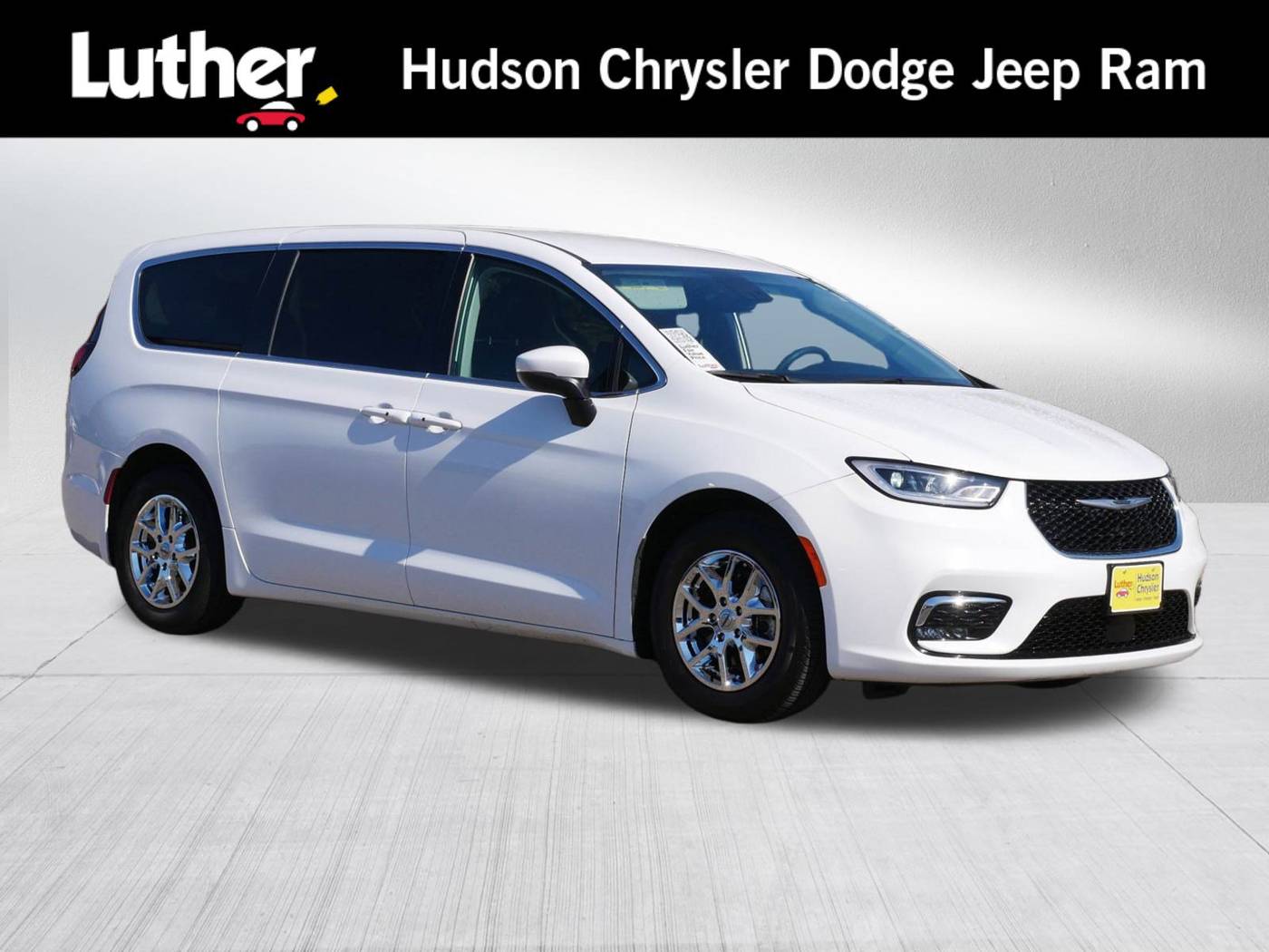 2023 Chrysler Pacifica Touring L — Minivan — 70,452 mi — Hudson, WI
