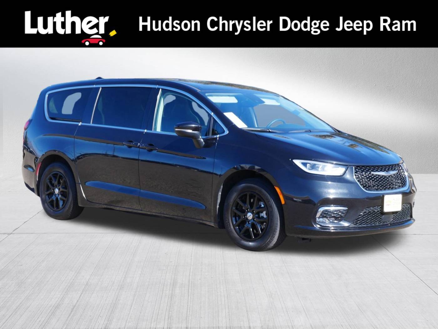 2023 Chrysler Pacifica Touring L — Minivan — 71,907 mi — Hudson, WI