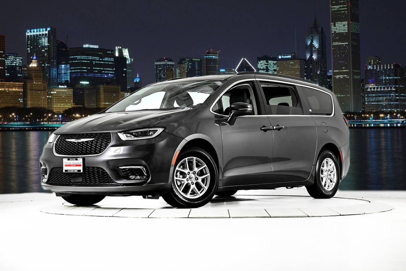 2022 Chrysler Pacifica Touring L — Minivan — 12,253 mi — Chicago, IL