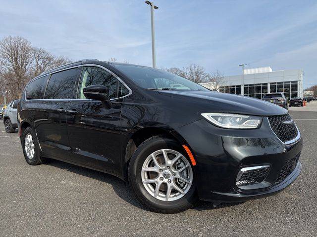 2021 Chrysler Pacifica Touring L — Minivan — 17,971 mi — Paramus, NJ