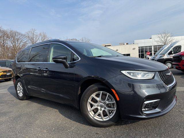 2021 Chrysler Pacifica Touring L — Minivan — 19,222 mi — Paramus, NJ