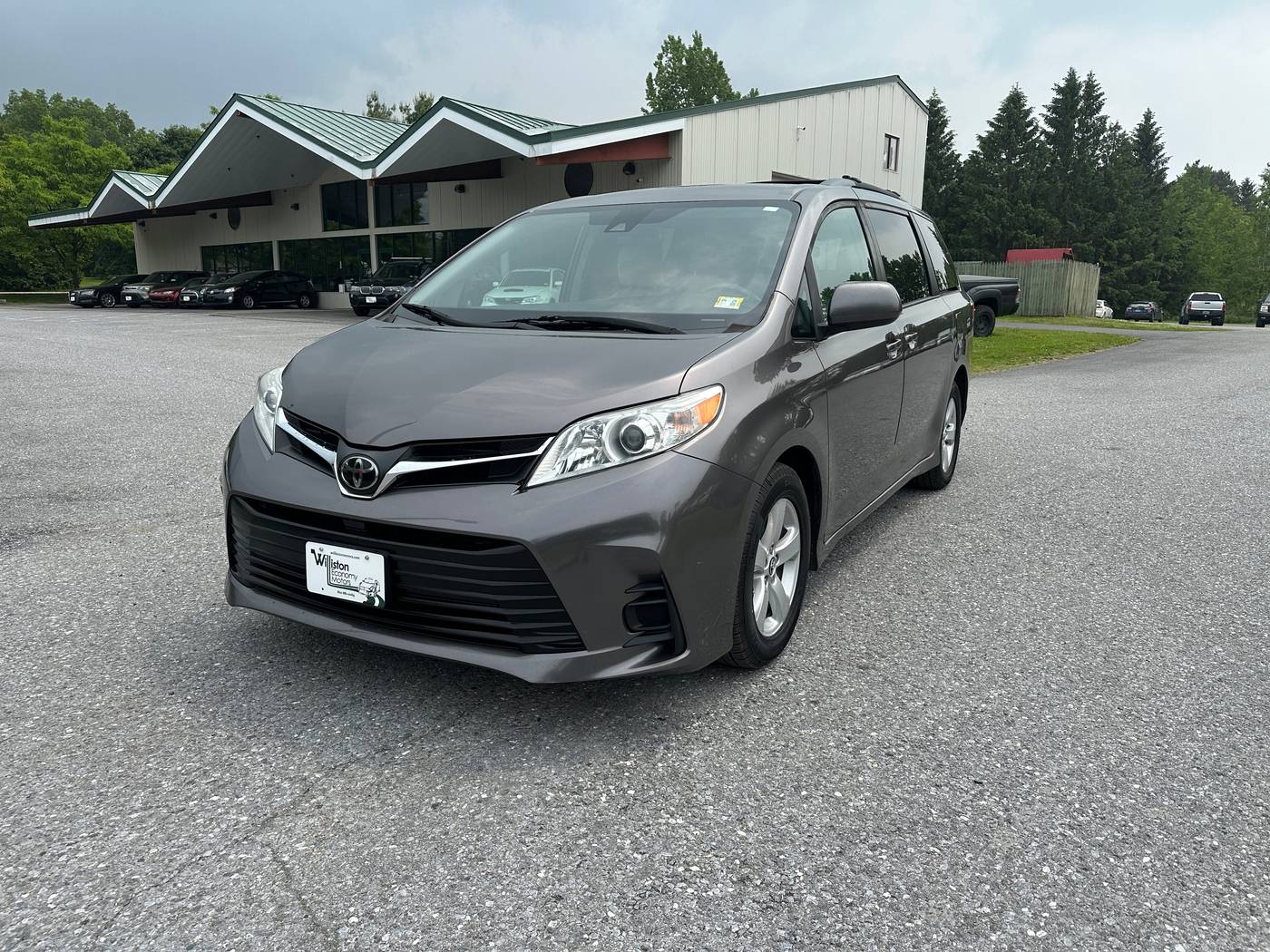 2018 Toyota Sienna LE — Minivan — 129,992 mi — South Burlington, VT