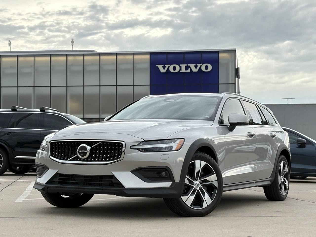 2023 Volvo V60 Cross Country Plus — Wagon — 12,589 mi — Frisco, TX