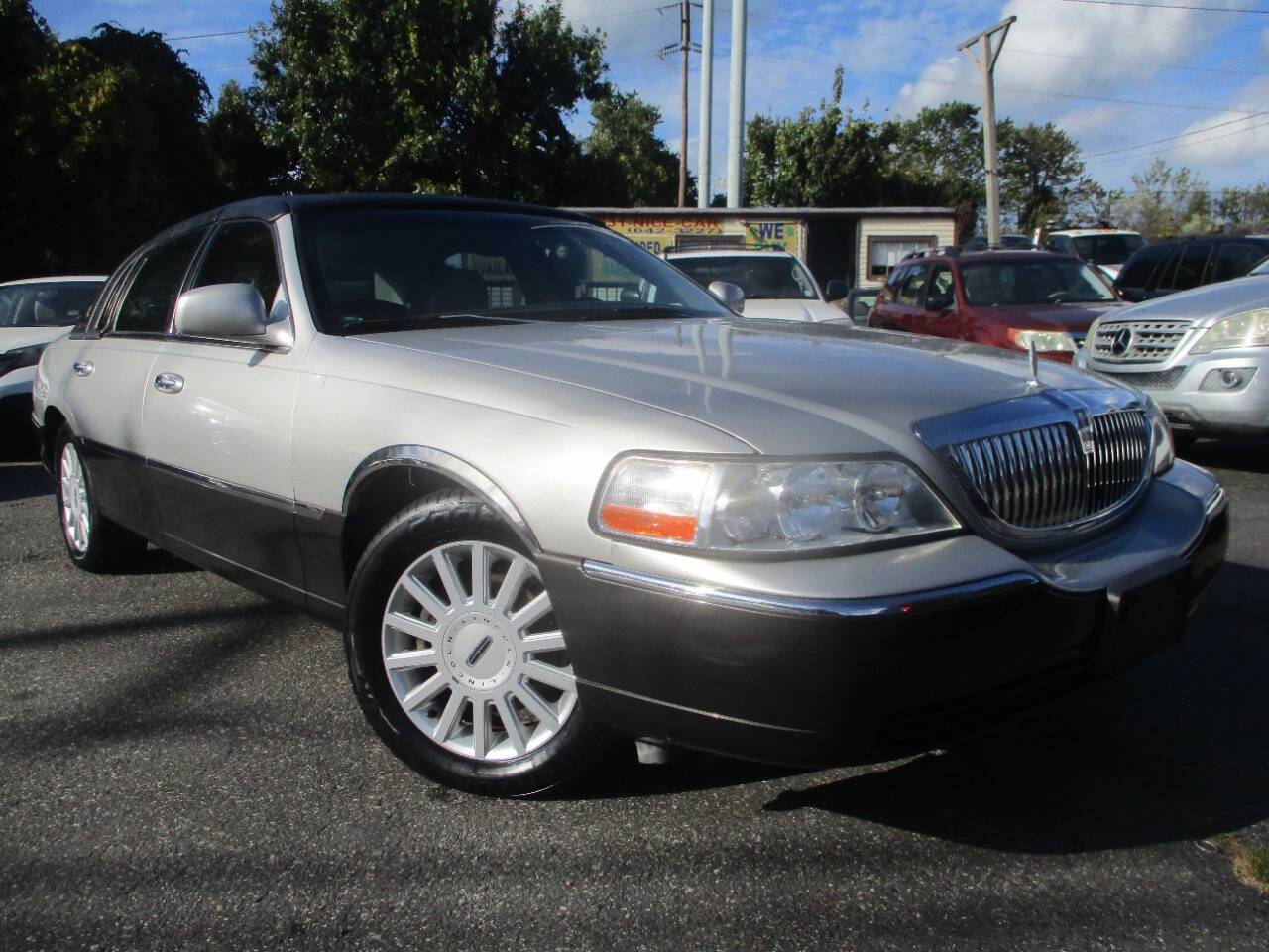 2005 Lincoln Town Car Signature — Sedan — 101,876 mi — Mount Sinai, NY