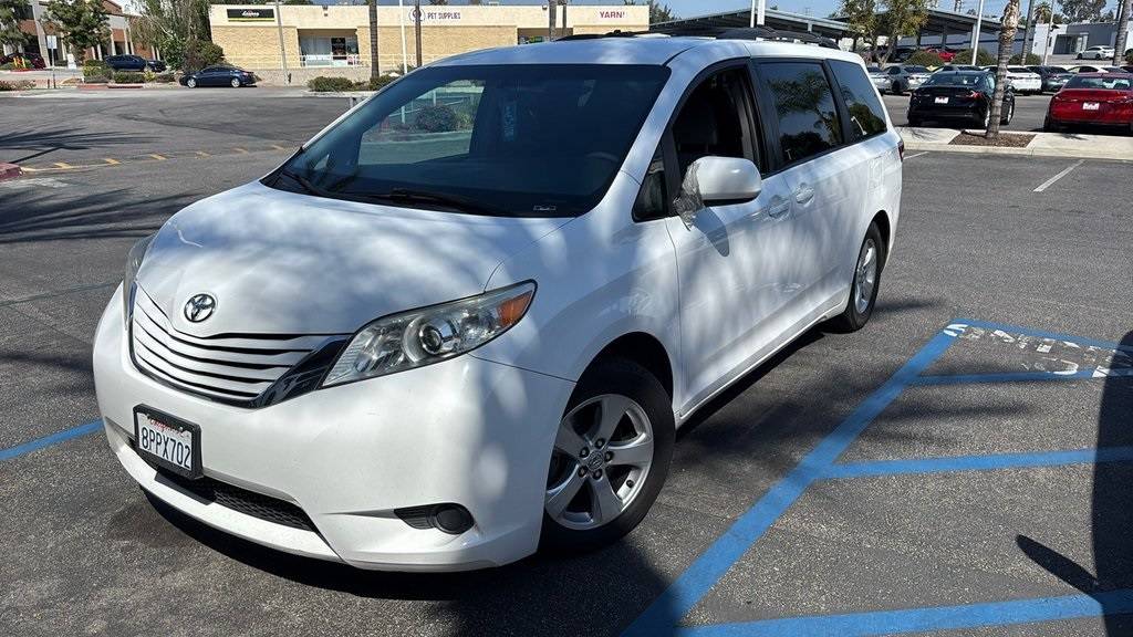 2017 Toyota Sienna LE — Minivan — 88,060 mi — Redlands, CA