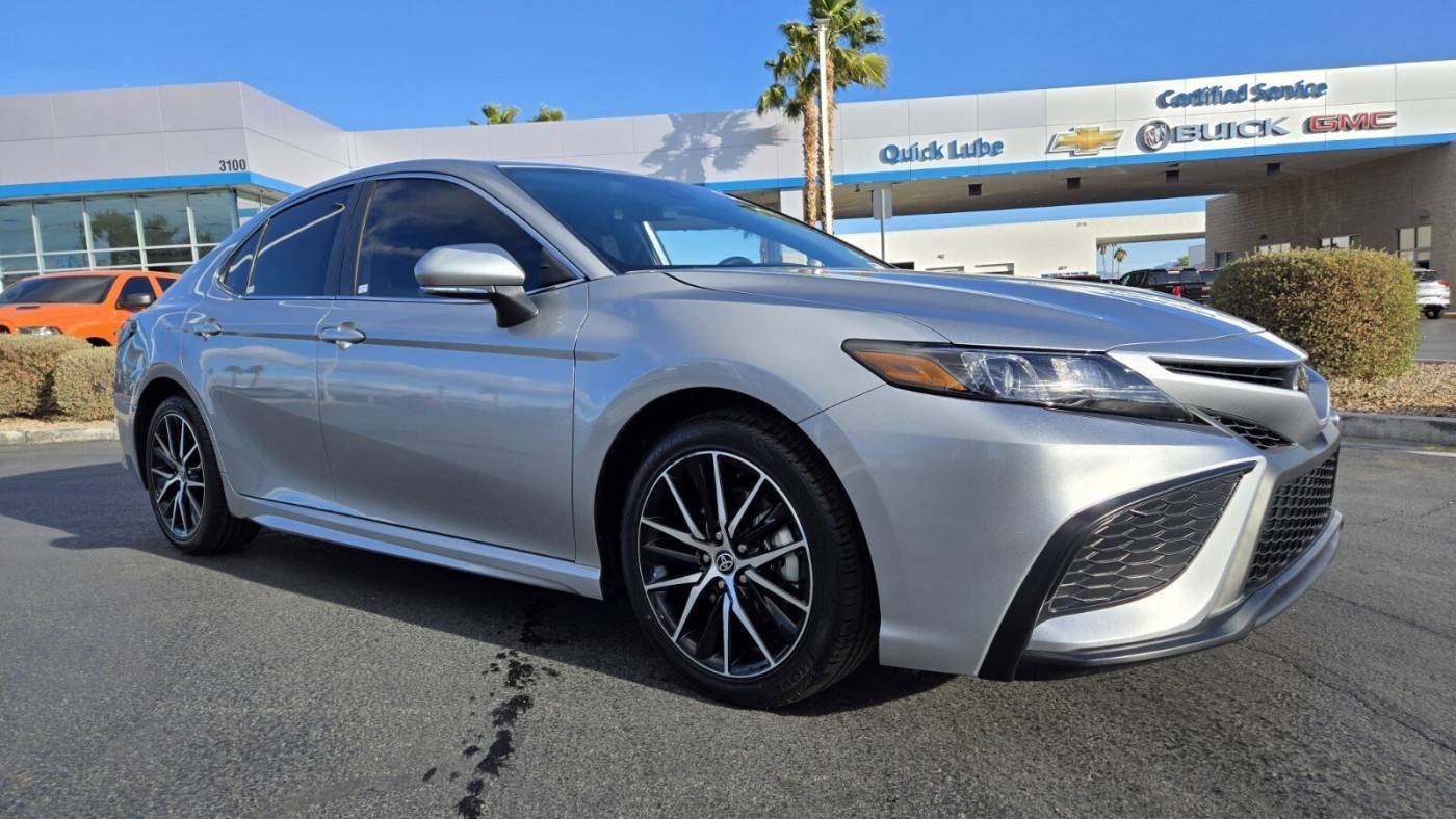 2023 Toyota Camry SE — Sedan — 13,588 mi — Las Vegas, NV