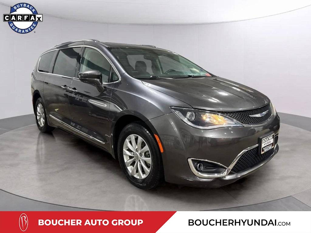2018 Chrysler Pacifica Touring L — Minivan — 115,882 mi — Waukesha, WI
