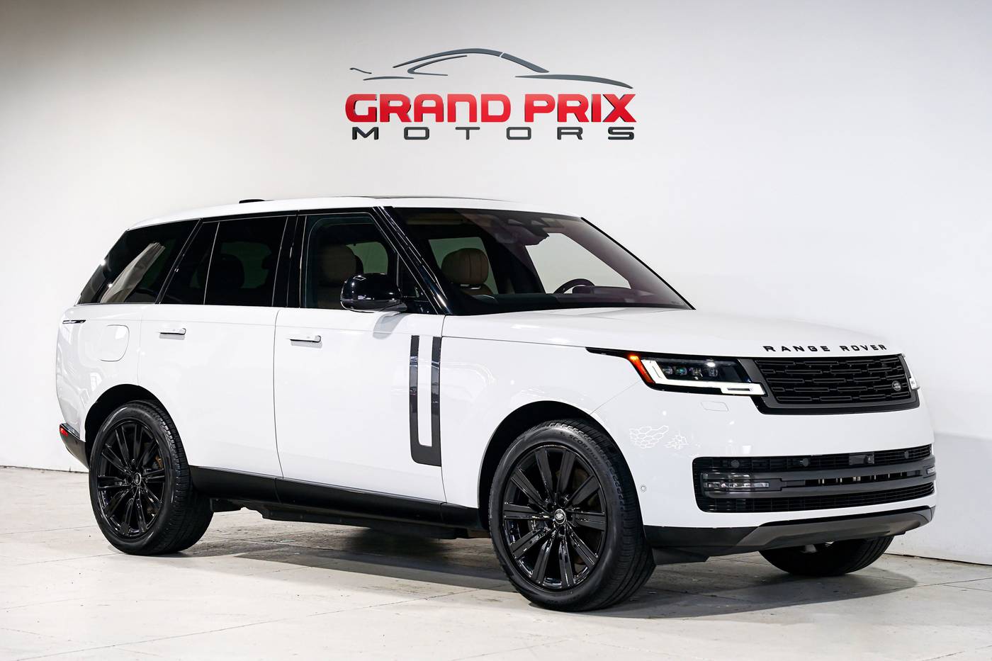 2023 Land Rover Range Rover Plug-In Hybrid SE — SUV — 17,668 mi — Portland, OR