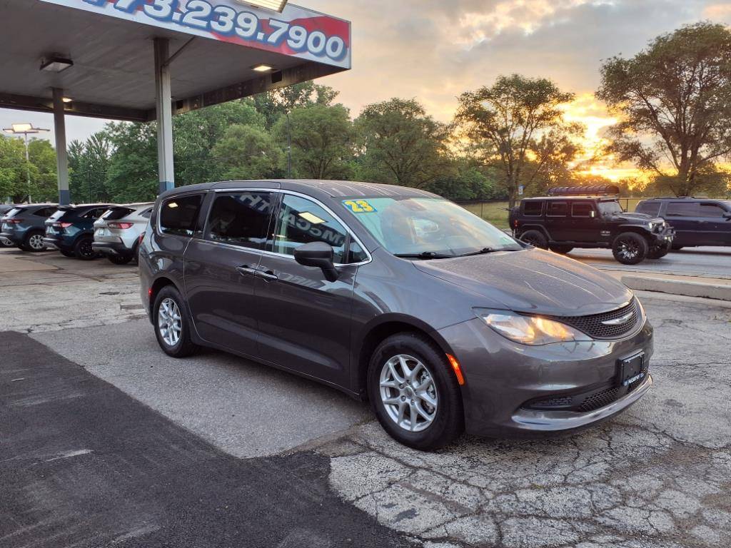 2023 Chrysler Voyager LX — Minivan — 65,831 mi — Chicago, IL