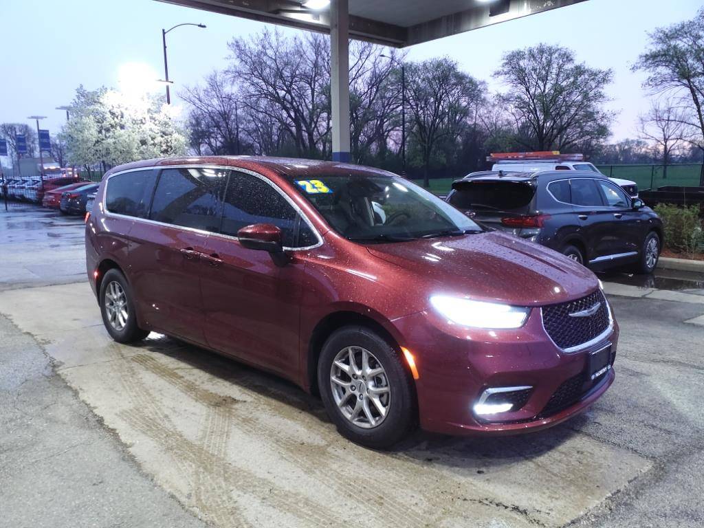 2023 Chrysler Pacifica Touring L — Minivan — 64,256 mi — Chicago, IL