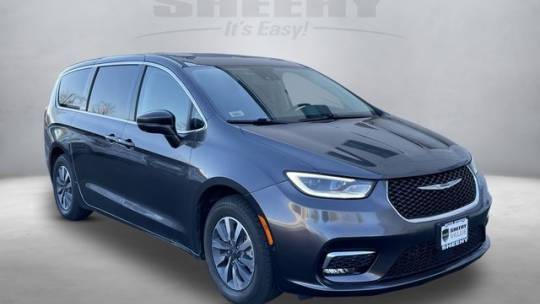 2022 Chrysler Pacifica Hybrid Touring L — Minivan — 74,498 mi — Alexandria, VA