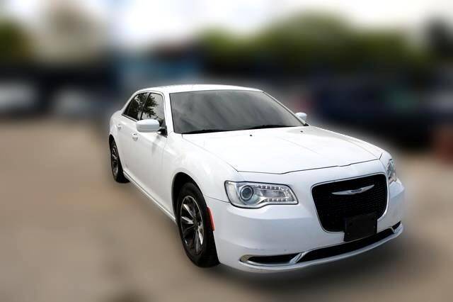 2018 Chrysler 300 Touring — Sedan — 104,976 mi — Detroit, MI