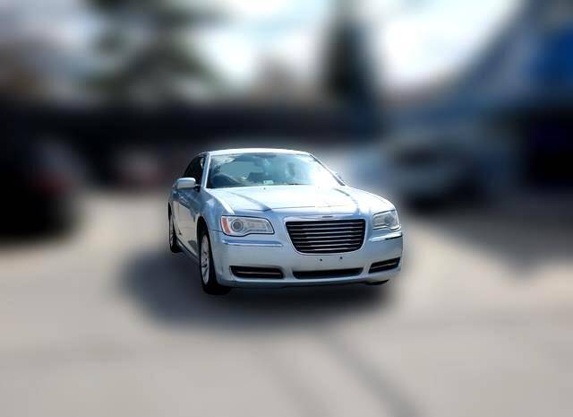 2013 Chrysler 300 Base — Sedan — 129,527 mi — Detroit, MI