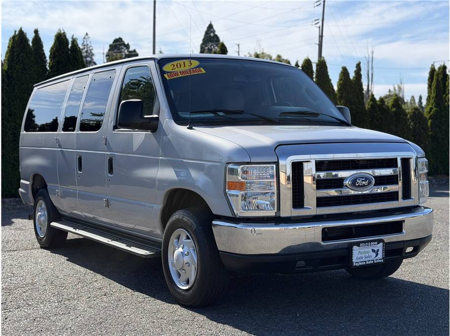 2013 Ford Econoline Wagon E-350 Super Duty XLT