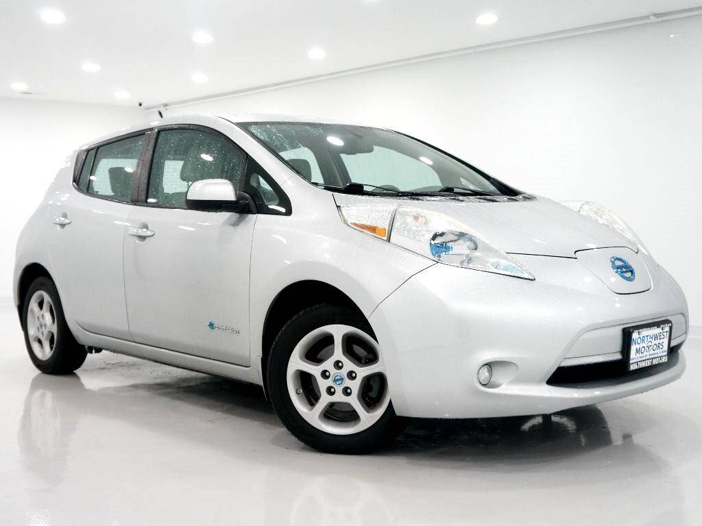 2013 Nissan LEAF SV — Hatchback — 27,240 mi — Mundelein, IL