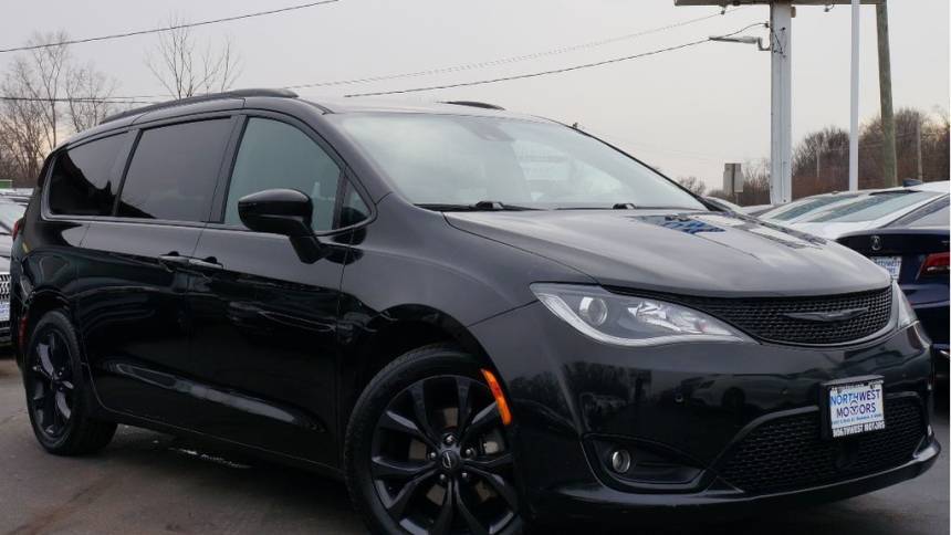 2020 Chrysler Pacifica Touring L — Minivan — 107,368 mi — Mundelein, IL