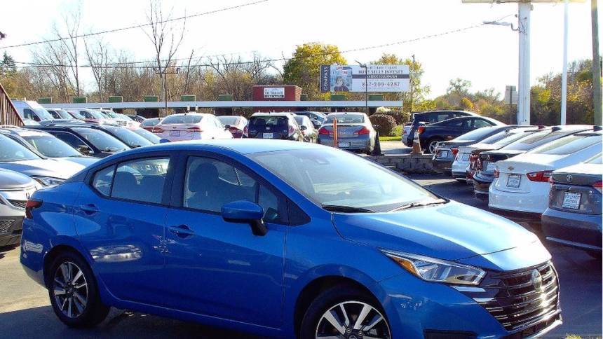 2023 Nissan Versa SV — Sedan — 17,032 mi — Mundelein, IL